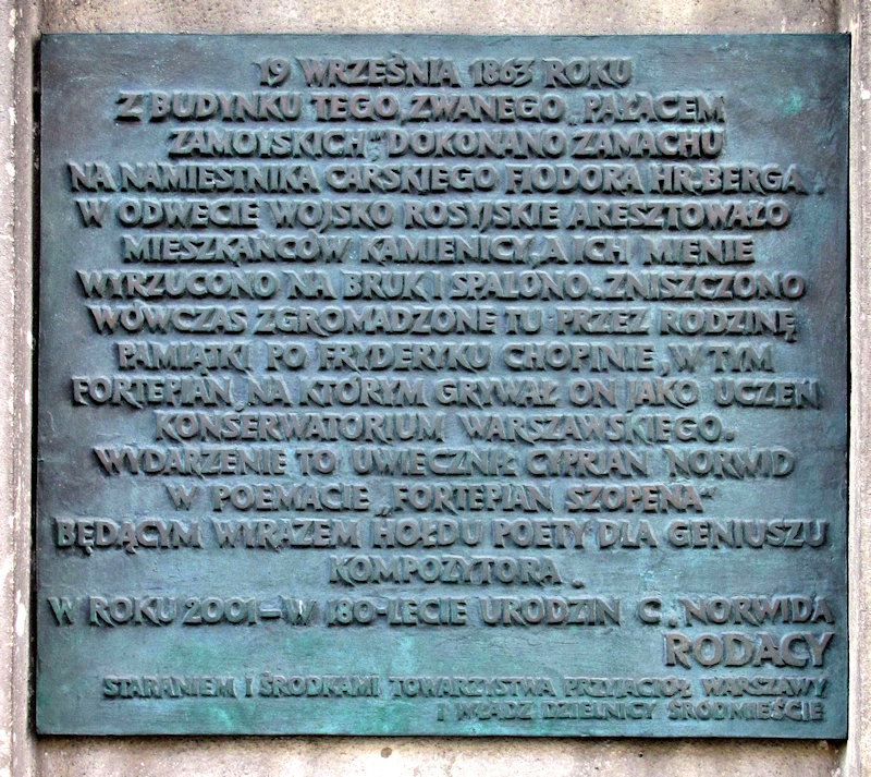 Tablica na budynku przy ul. Nowy Świat 67/69 w Warszawie